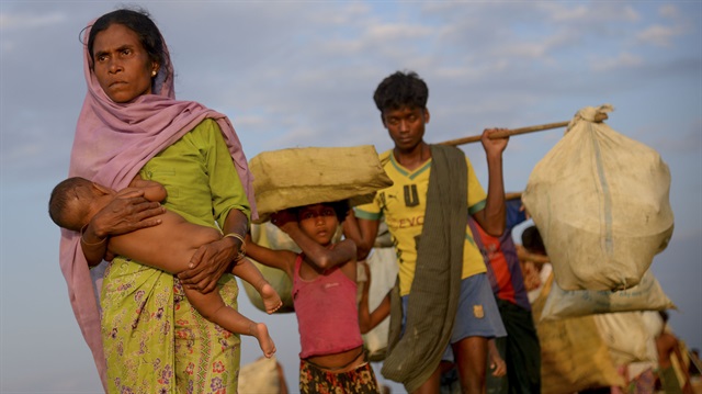 Myanmar'dan kaçan Arakanlı Müslümanların Bangladeş'e geçişleri devam ediyor

