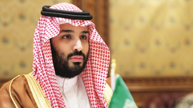 ​Suudi Arabistan​’da yeni bir tutuklama dalgası başladı. Resmi bir yetkiliye dayandırılan haberde politika ve iş dünyasına yakın kişilerin gözaltına alındığı bildirildi. 