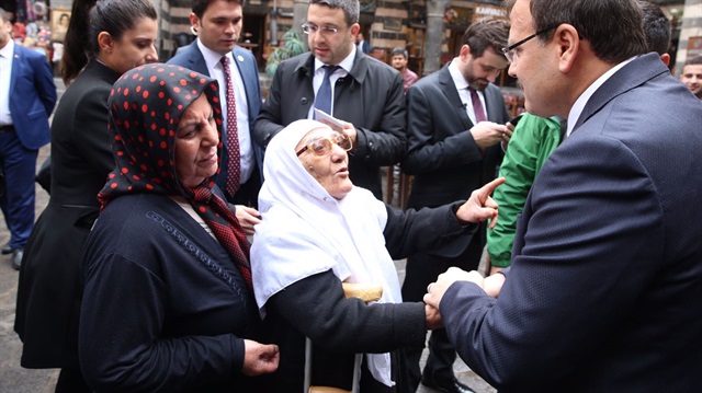 Hakan Çavuşoğlu Hasanpaşa Hanı'nda esnaf ve vatandaşlarla görüştü.