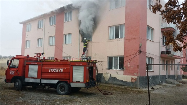 İtfaiye ekipleri yangına müdahalede bulundu. 