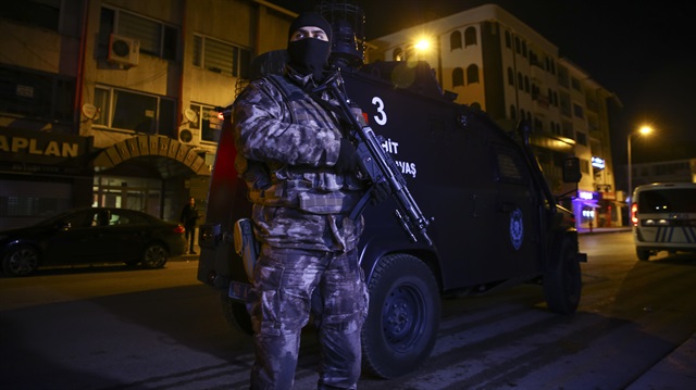 Ankara'da bin 500 polisin katılımıyla terör örgütü DEAŞ'a yönelik operasyon düzenlendi.