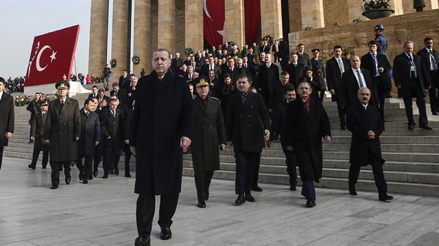 Anıtkabir’de düzenlenen törenlere Cumhurbaşkanı Erdoğan ve devlet erkanı katıldı. 