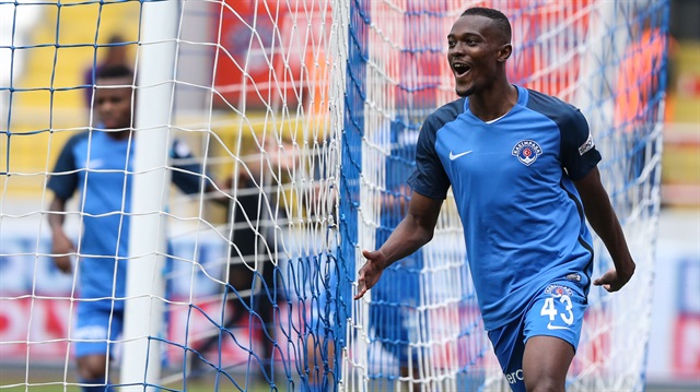 Kasımpaşa formasıyla 11 lig maçına çıkan Mensah, 2 gol atarken 2 de asist kaydetti.