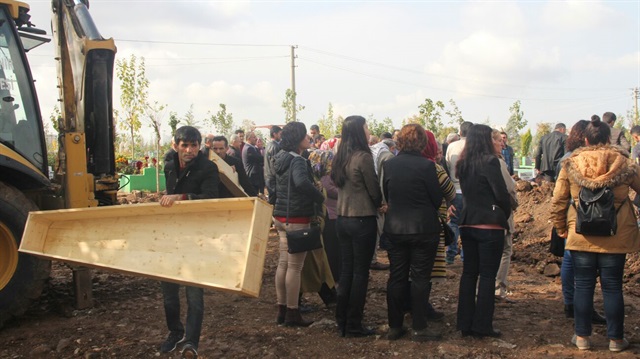 HDP Şırnak milletvekili Leyla Birlik, Diyarbakır'da polisi şehit eden teröristin cenazesine katıldı.