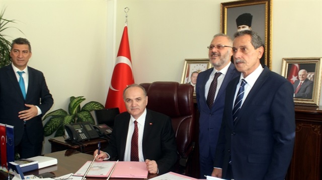 Bilim, Sanayi ve Teknoloji Bakanı Faruk Özlü cam filmi yasağına ilişkin konuştu.