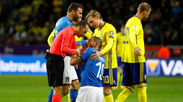 İsveç-İtalya maçında verdiği kararlarla Bonucci'nin tepkisini çekti.