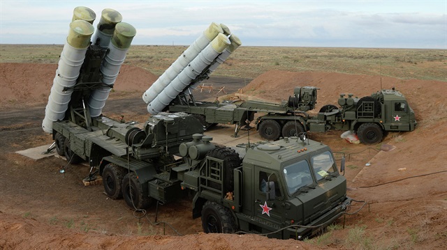 Rusya tarafından üretilen S-400 füzelerinin batarya ve kontrol sistemi