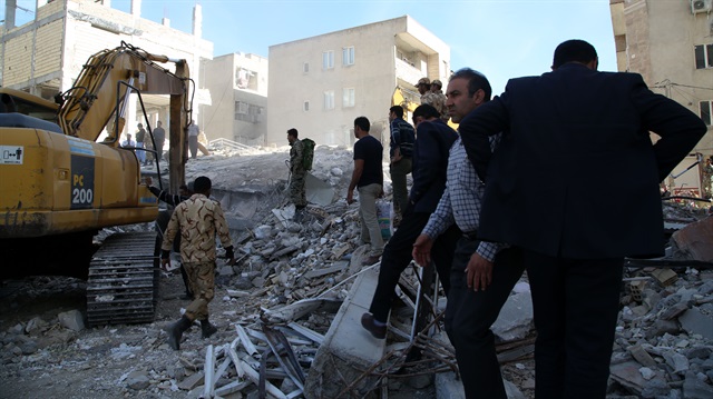 Irak-İran sınırındaki deprems sonucu bölgede çok sayıda bina ağır hasar gördü. Kurtarma çalışmaları sürdürülüyor.