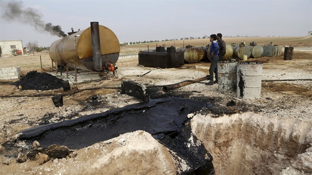 Suriye'nin doğusunda bulunan petrol bölgeleri terör örgütü PKK'nın eline geçiyor