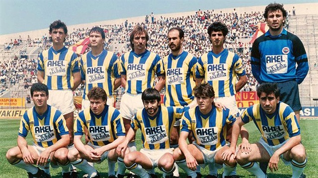 ​Erdi Demir (allta soldan ikinci) 1987-1991 yılları arasında Fenerbahçe forması giymişti.