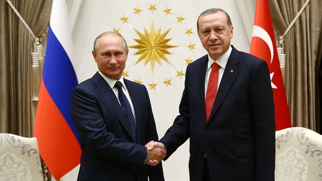 ​25 Kasım 2015’te yaşanan uçak düşürme krizinin üzerinden yaklaşık 2 yıl geçti. Rusya ile ilişkileri rafa kaldıran bu komplo, Cumhurbaşkanı Tayyip Erdoğan ve Rusya Devlet Başkanı Vladimir Putin’in çabalarıyal aşıldı.