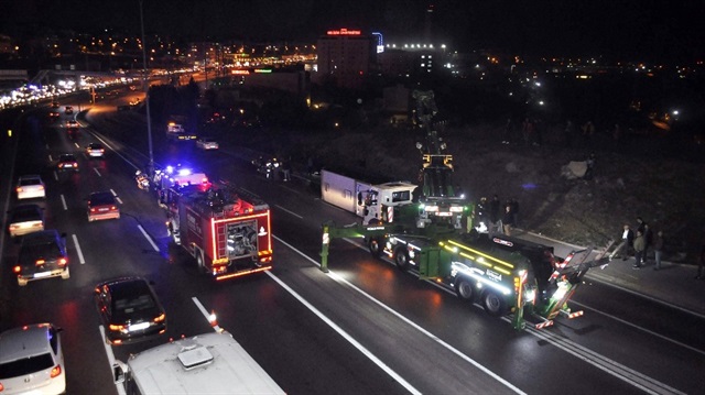 İstanbul Haramidere'de halk otobüsü devrildi: 6 yaralı