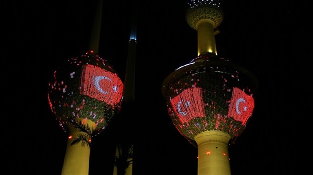 Kuwait Towers don colors of Turkish flag