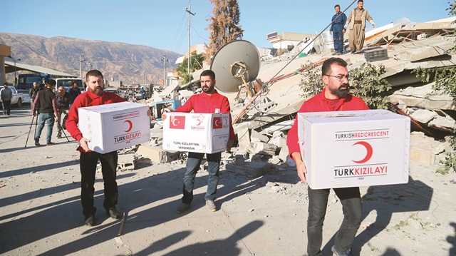 Depremden dakikalar sonra harekete geçen Türkiye, AFAD, UMKE ve Genelkurmay ekipleriyle yaraları sarmaya başladı.