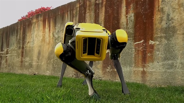 Boston Dynamics, yeni robot köpeğini tanıttı