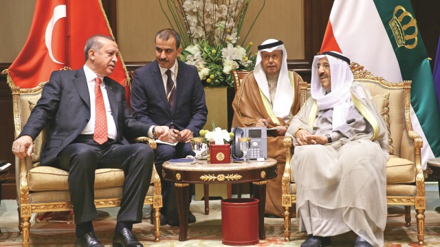 Cumhurbaşkanı Erdoğan, Kuveyt Emiri Şeyh Sabah ile ikili ilişkiler ve Körfez bölgesindeki gelişmeler ve çözüm yollarını konuştu.