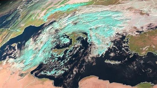 Akdeniz'de nadir görülen bir meteorolojik olayın Türkiye'ye doğru yaklaştığı belirtildi. 