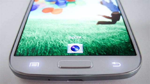 Samsung'larda menü düğmelerinin sürekli aydınlık kalması nasıl ayarlanır?