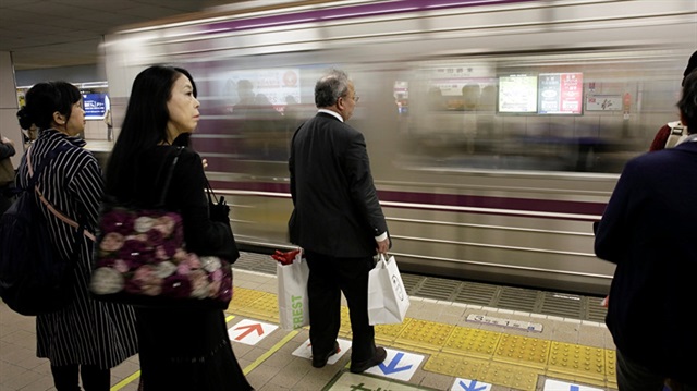 Japonya'da bir şirket, trenin 20 saniye erken kalkması nedeniyle özür diledi.