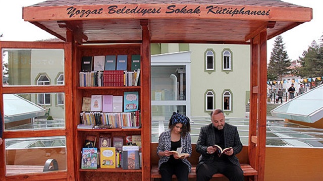 "مكتبة الشارع" لحثّ المواطنين الأتراك على القراءة 