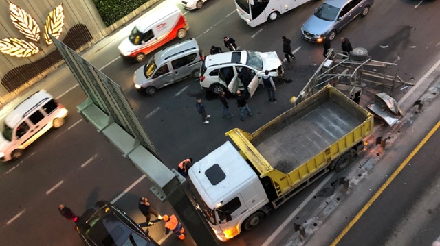 Edirnekapı'da zincirleme kaza haberi: 1’i ağır 5 yaralı