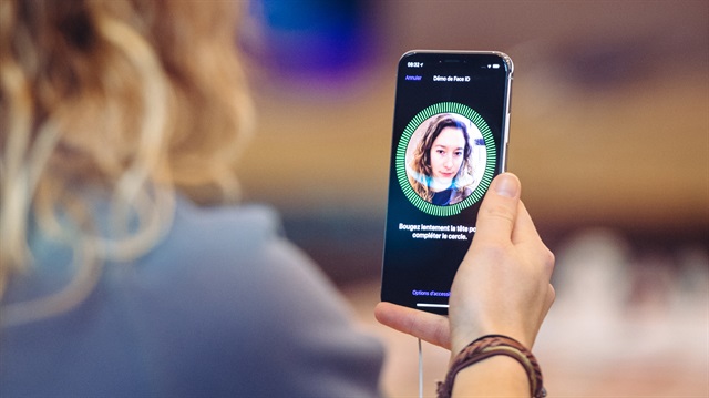 Face ID teknolojisi şimdilik sadece iPhone X'da kullanılıyor.