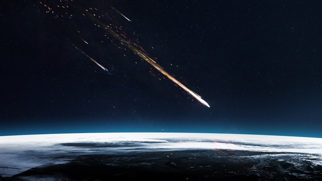 Leonid meteor yağmuru, saatte 260 bin kilometre hızla gerçekleşiyor.