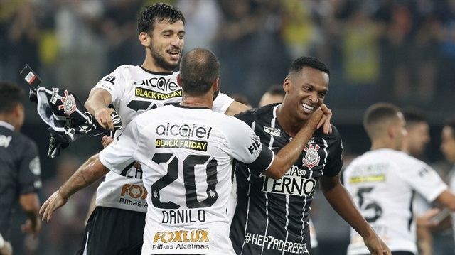 Şampiyonluk maçında Corinthians'ın ilk iki golü Jo'dan geldi. Colin Kazım maçta forma şansı bulamadı.