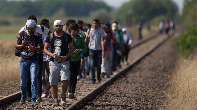 Avrupa, Türkiye’ye sığınan 4 milyon mülteciye karşı misyonerlik faaliyetlerine hız verdi. 