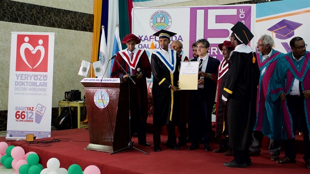 Yeryuzu Doktorlari Somali De 5 Doktor Mezun Etti