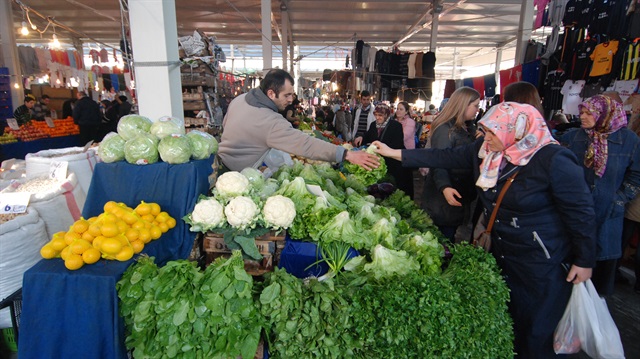 Yaklaşık bin 800 dekar alan hortumdan etkilendi. Buradaki seralarda yüzde 100'e yakın zarar var.