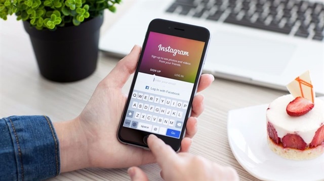 Popüler sosyal medya devi Instagram, Hikaye paylaşım özelliğini web sürümüne de ekledi.
