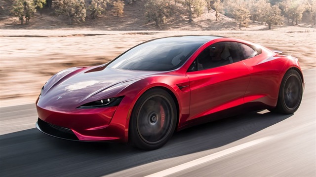 Tesla Roadster, 250 bin dolardan başlayan fiyatlarla satışa sunulacak. Aracın ön sipariş bedeli ise 50 bin dolar.