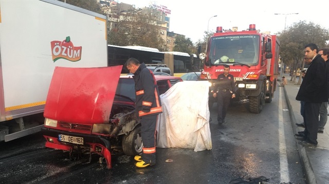 İstanbul’da E-5 karayolunda otomobil yangını