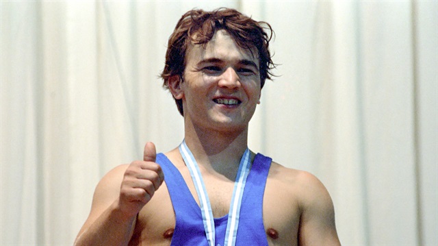 İlk dünya rekorunu 15 yaşında kıran efsane halterci Naim Süleymanoğlu, toplamda 46 kez dünya rekoruna imza atmıştı.