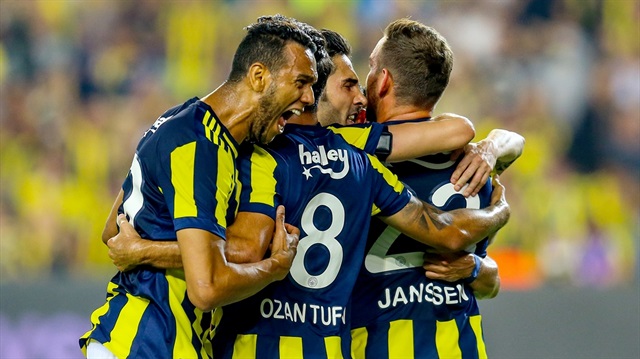 Süper Lig'de iki ekip arasında yapılan 22 maçtan 14'ünü Fenerbahçe, 4'ünü Sivasspor kazandı, 4 müsabaka da berabere sonuçlandı.