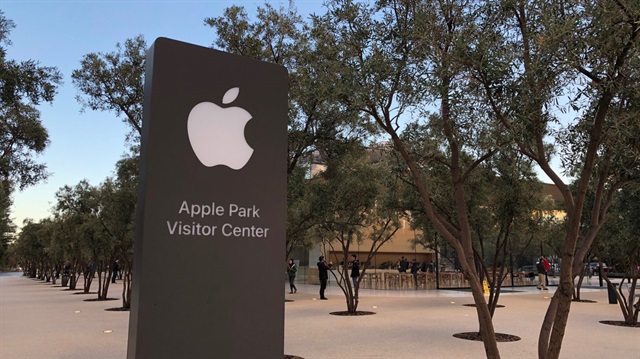 Apple Park kapılarını ziyaretçilere açtı.