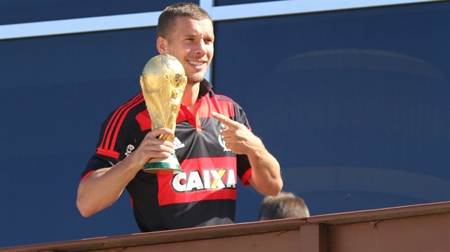 Lukas Podolski, Almanya ile kazandığı Dünya Kupası sonrasında Flamengo forması giyerek Brezilyalılara bu takımı desteklediğini işaret etmişti.