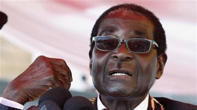 الحزب الحاكم في زيمبابوي يطيح بالرئيس "موغابي"