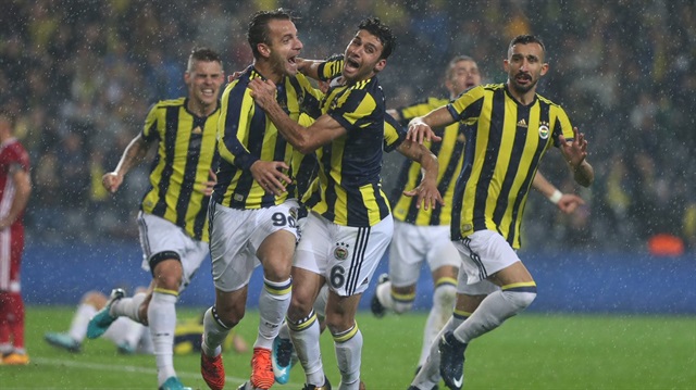 Roberto Soldado, Fenerbahçe formasıyla Sivasspor'a karşı hat-trick yapı.
