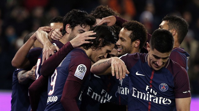 PSG, Fransa Ligue 1'de 13 maçta 11 galibiyet 2 beraberlik almıştır.