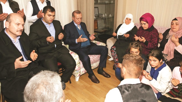 Cumhurbaşkanı Erdoğan, Maçka şehidi Eren Bülbül'ün ailesini ziyaret etti.