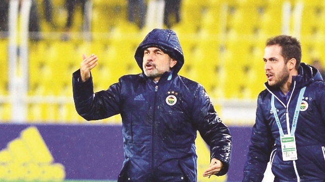 ​Fenerbahçe Teknik Direktörü Aykut Kocaman