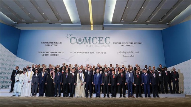 Turkish President Recep Tayyip Erdogan (C) poses for a photograph with other participants during a meeting of Standing Committee for Economic and Commercial Cooperation of the Organization of Islamic Cooperation in Istanbul