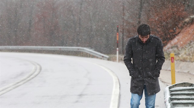 Kırklareli'nde etkili olan kar yağışları nedeniyle öğrenciler okulların tatil olup olmadığını merak ediyor. 