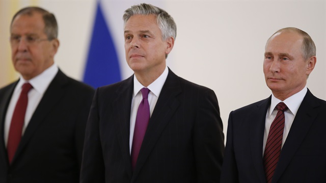 U.S. ambassador to Russia Jon Huntsman (C) stands next to Russian President Vladimir Putin (R) and Russian Foreign Minister Sergei Lavrov (L).