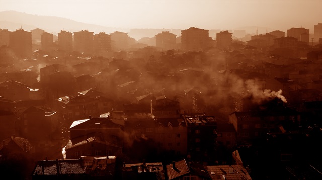 Nüfusunun yoğunlaşmasıyla birlikte İstanbul'da hava kirliliği de arttı.