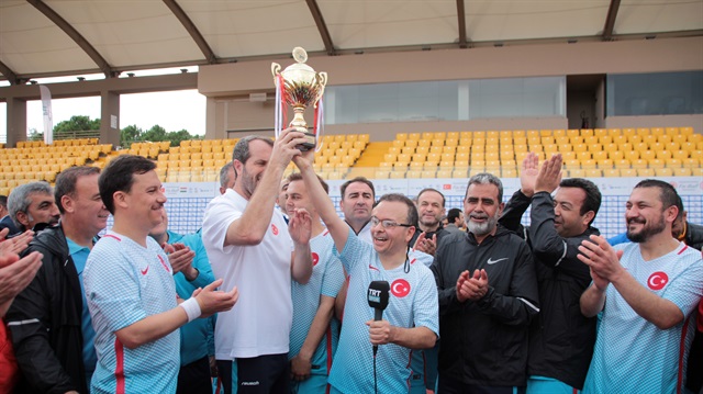 برلمانيو تركيا يتوّجون بلقب البطولة الدولية لكرة القدم للبرلمانات