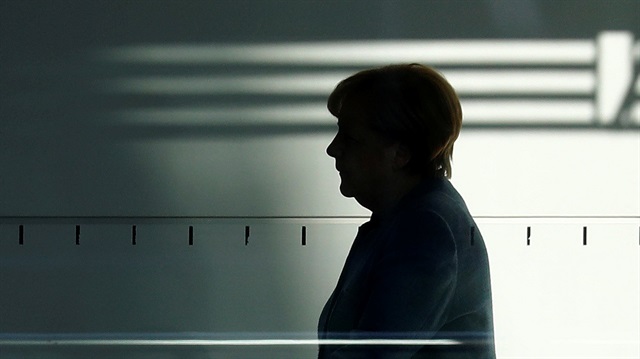 Merkel, Başbakan olarak ülkenin geçireceği bu zor haftalarda iyi yönetilmesi için her şeyi yapacağını söyledi. 