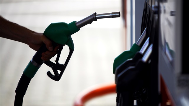1 Ocak 2018'den itibaren benzinde yüzde 5 katma değer vergisi uygulanacak.